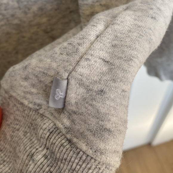 TNA Crewneck - Picture 2 of 5